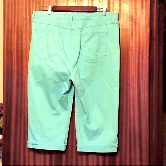 GLORIA VANDERBILT SLIMMING CAPRIS - Picture 3 of 3